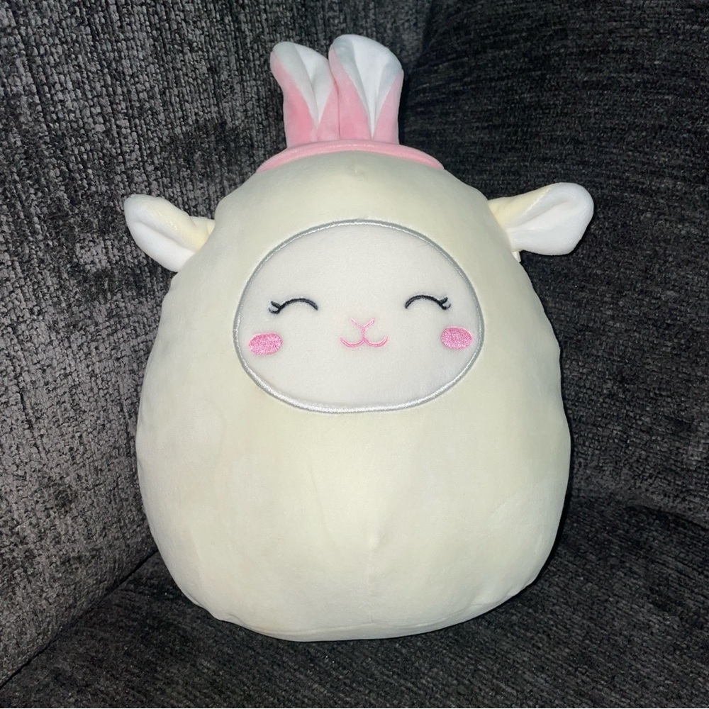 Squishmallows 8-inch
Sophie Easter Bunny
Cream & Pink Plush
